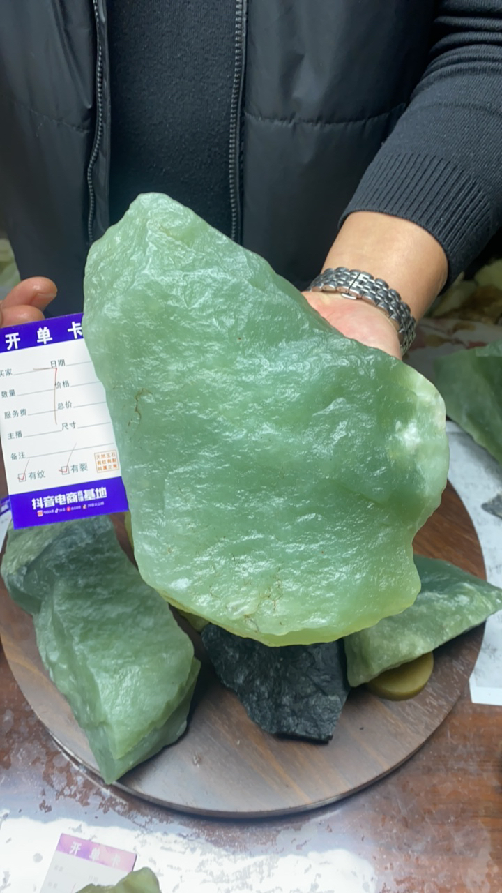 绿冰原石原料中国四大名玉岫玉纯天然原石