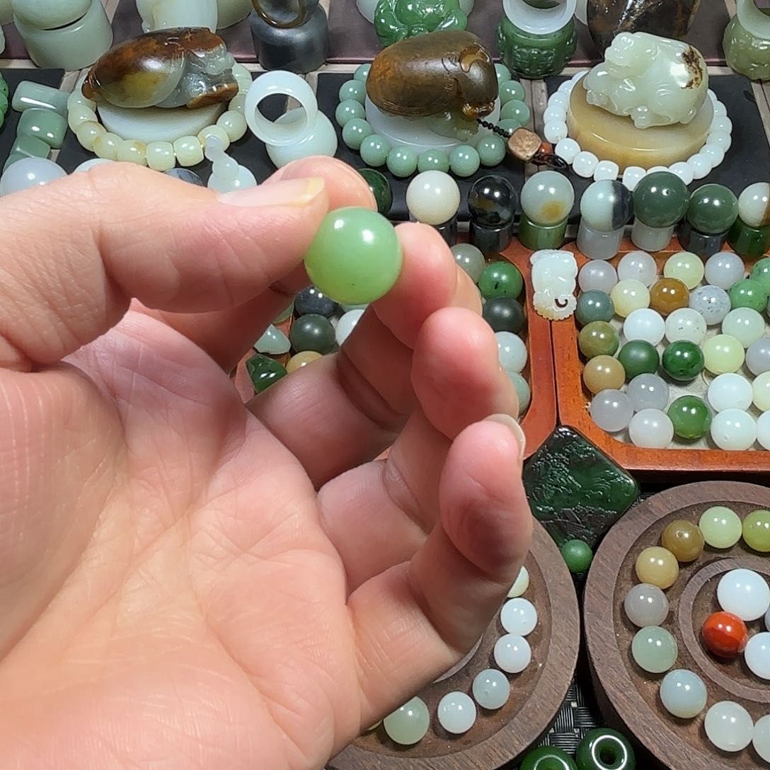 和田玉未镶嵌珠子亦*