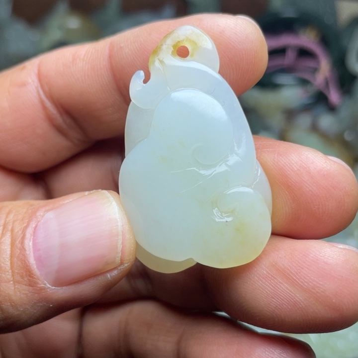 砖***哥和田玉未镶嵌颈饰