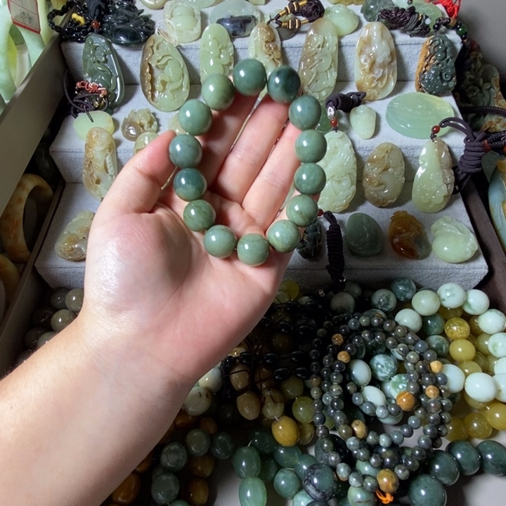 蛇纹石玉未镶嵌手镯