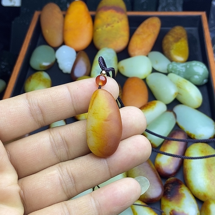 颈饰未镶嵌和田玉%*哈