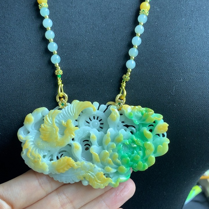 翡翠颈饰未镶嵌翡翠