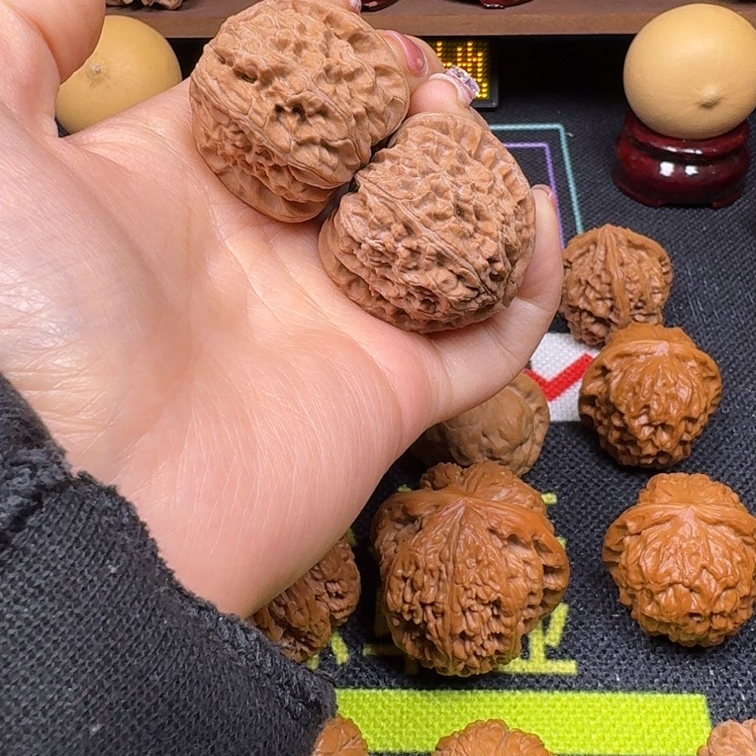 文玩核桃吊坠38三角白