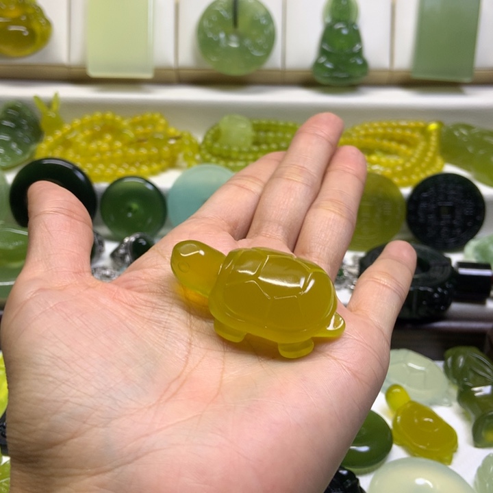 元***赖蛇纹石玉未镶嵌颈饰