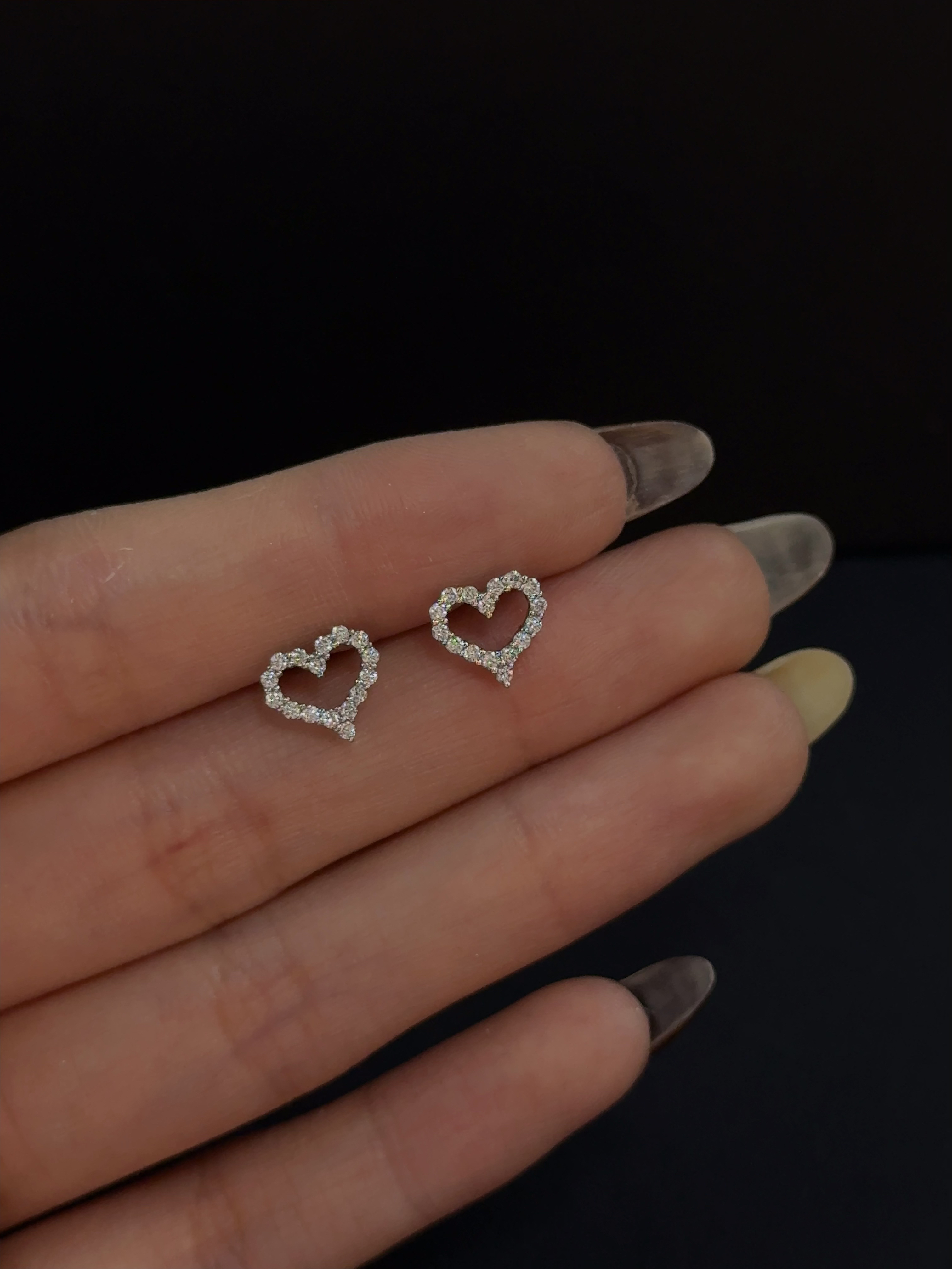 18k金钻石心形镂空耳钉