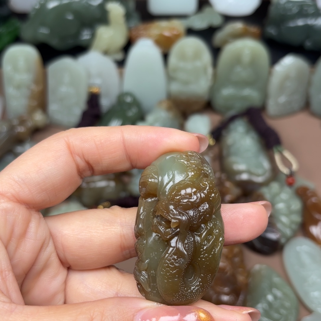 和田玉颈饰未镶嵌