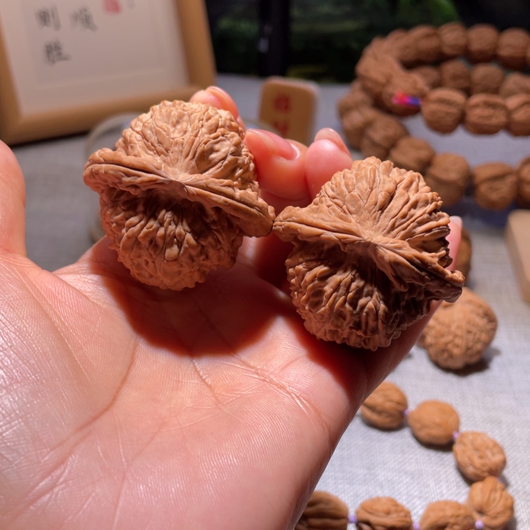 桃核把件45全品球白狮子