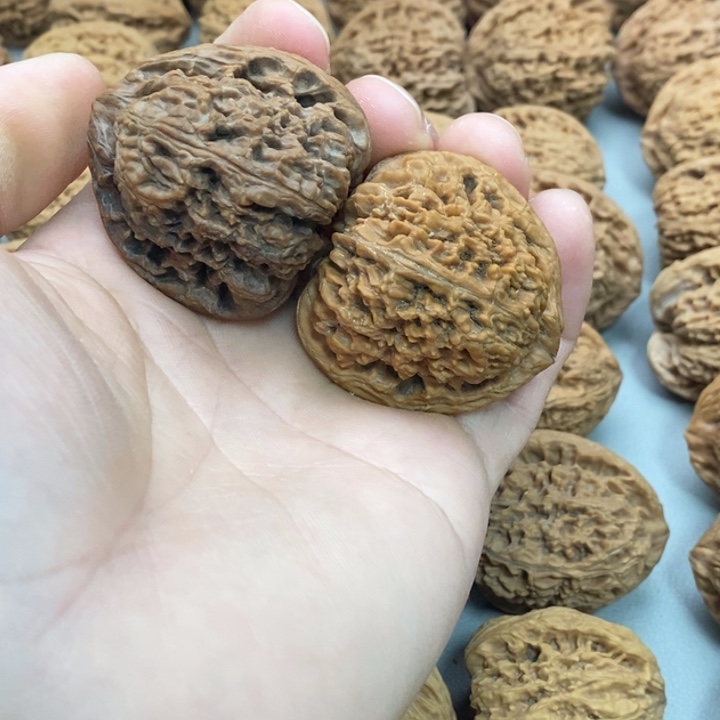 曙***光文玩核桃吊坠三角正疆南疆石