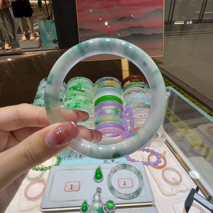 翡翠手镯未镶嵌翡翠手镯