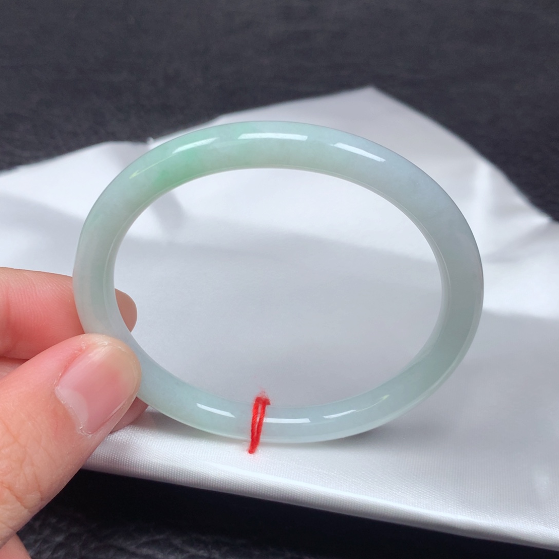 翡翠手镯（贵妃镯）未镶嵌