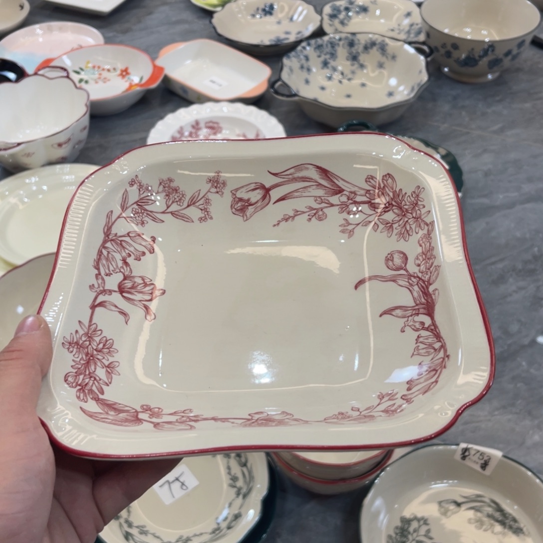 陶瓷微瑕餐具介意勿拍，满18飞！