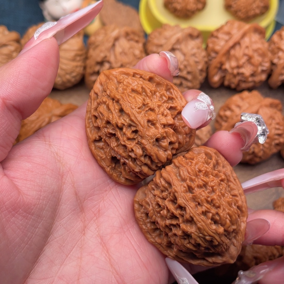 把件文玩核桃逐鹿红皮三角南疆40