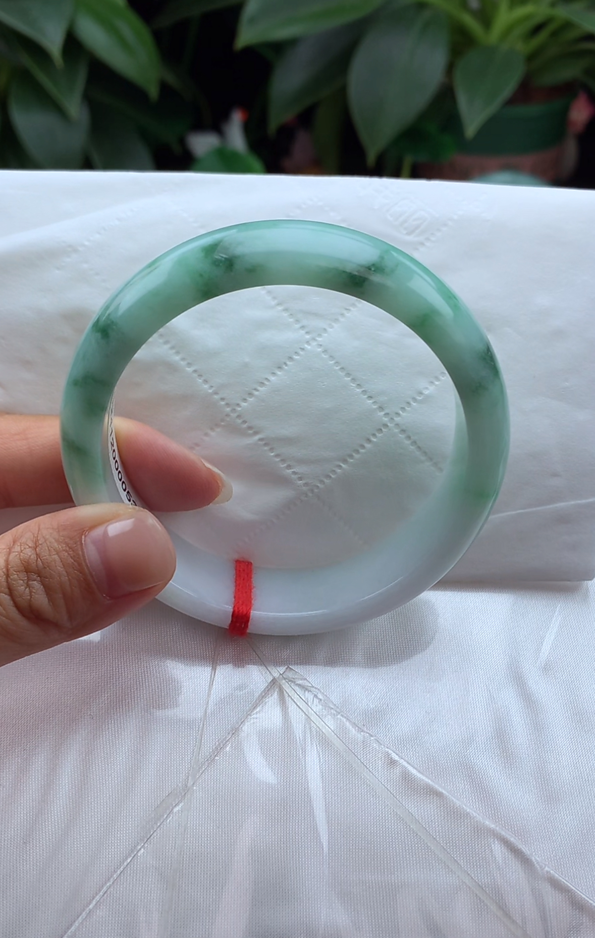 纯天然缅甸翡翠手镯女款绿色冰透测量贵妃镯飘绿翡翠色白手镯