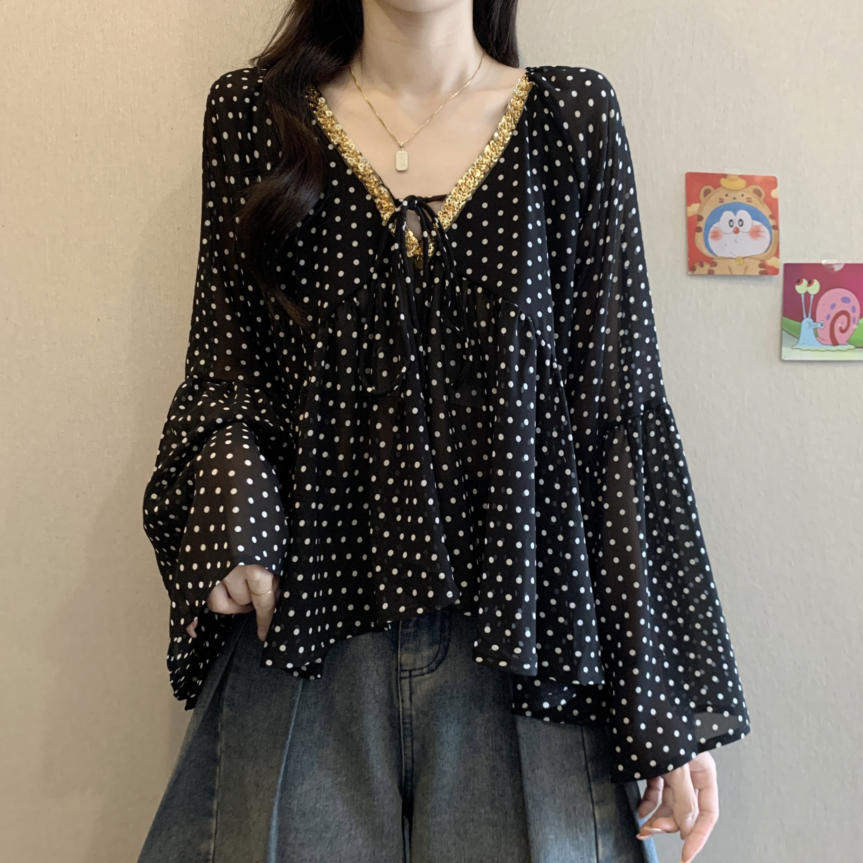 大码女装遮肚子亮片V领波点防晒雪纺衫女夏季胖妹妹宽松减龄上衣