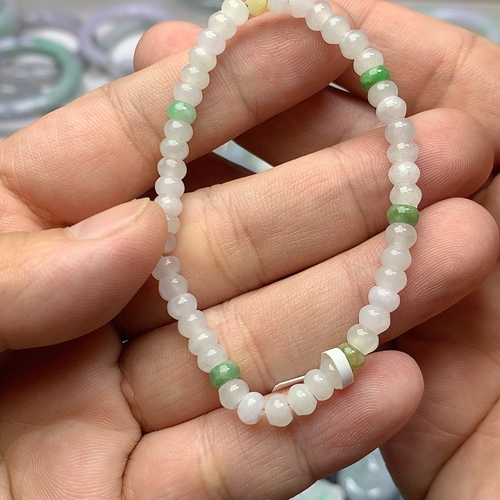 翡翠颈饰未镶嵌4+卡