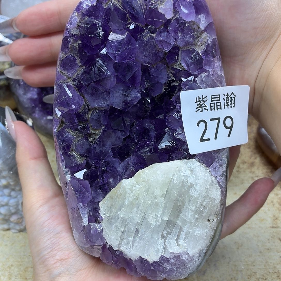 未镶嵌水晶大型摆件（非配饰）