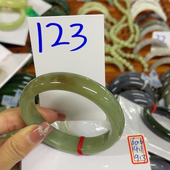 和田玉未镶嵌手镯