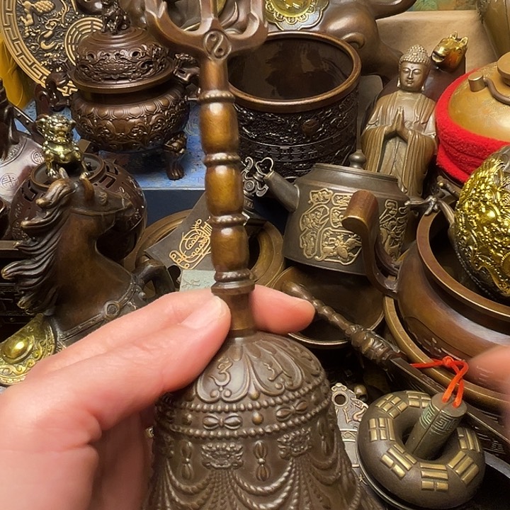 精美铜器批发档口