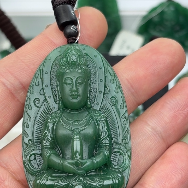 独山玉颈饰未镶嵌