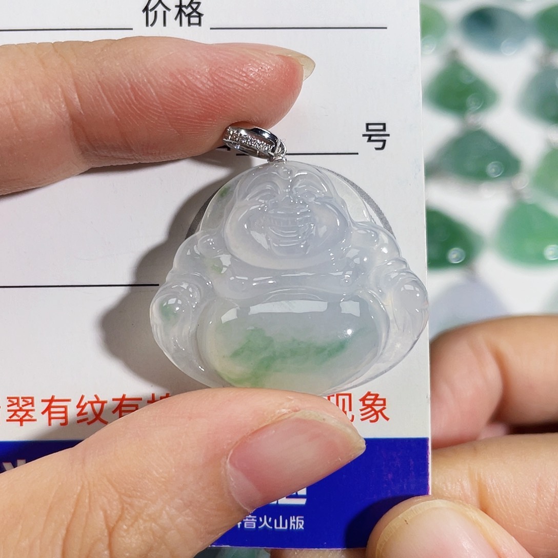 翡翠18K金镶嵌颈饰吊坠