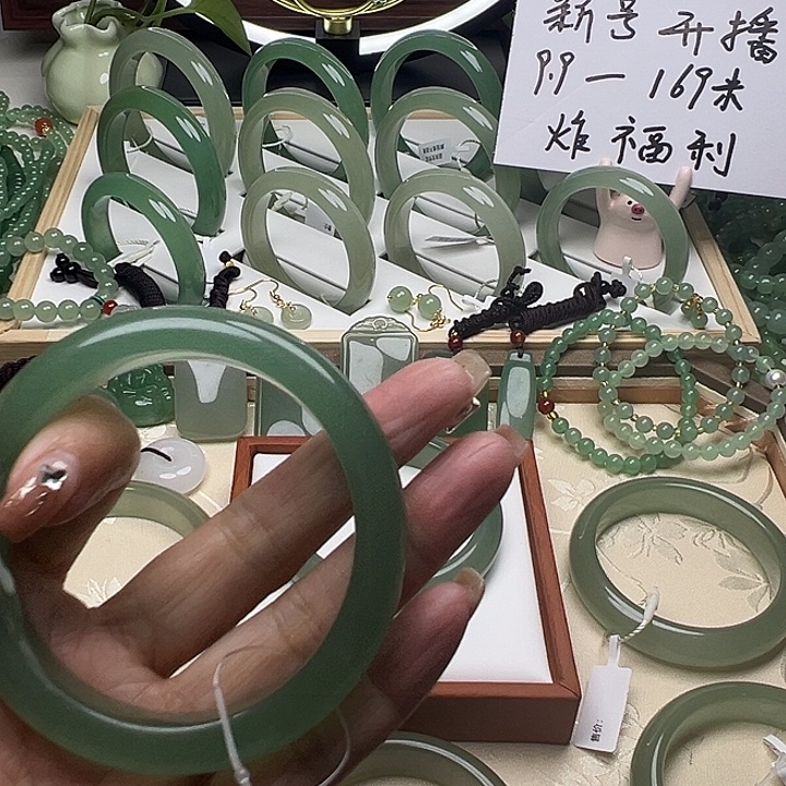 东陵石未镶嵌天然东陵玉女士宽胎正圈
