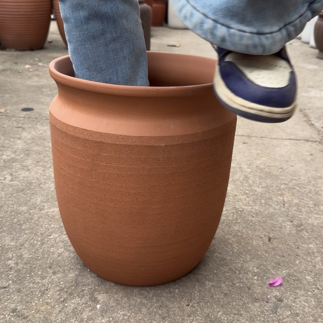 紫砂花盆口30高35宜兴土陶瑕疵底部口失圆