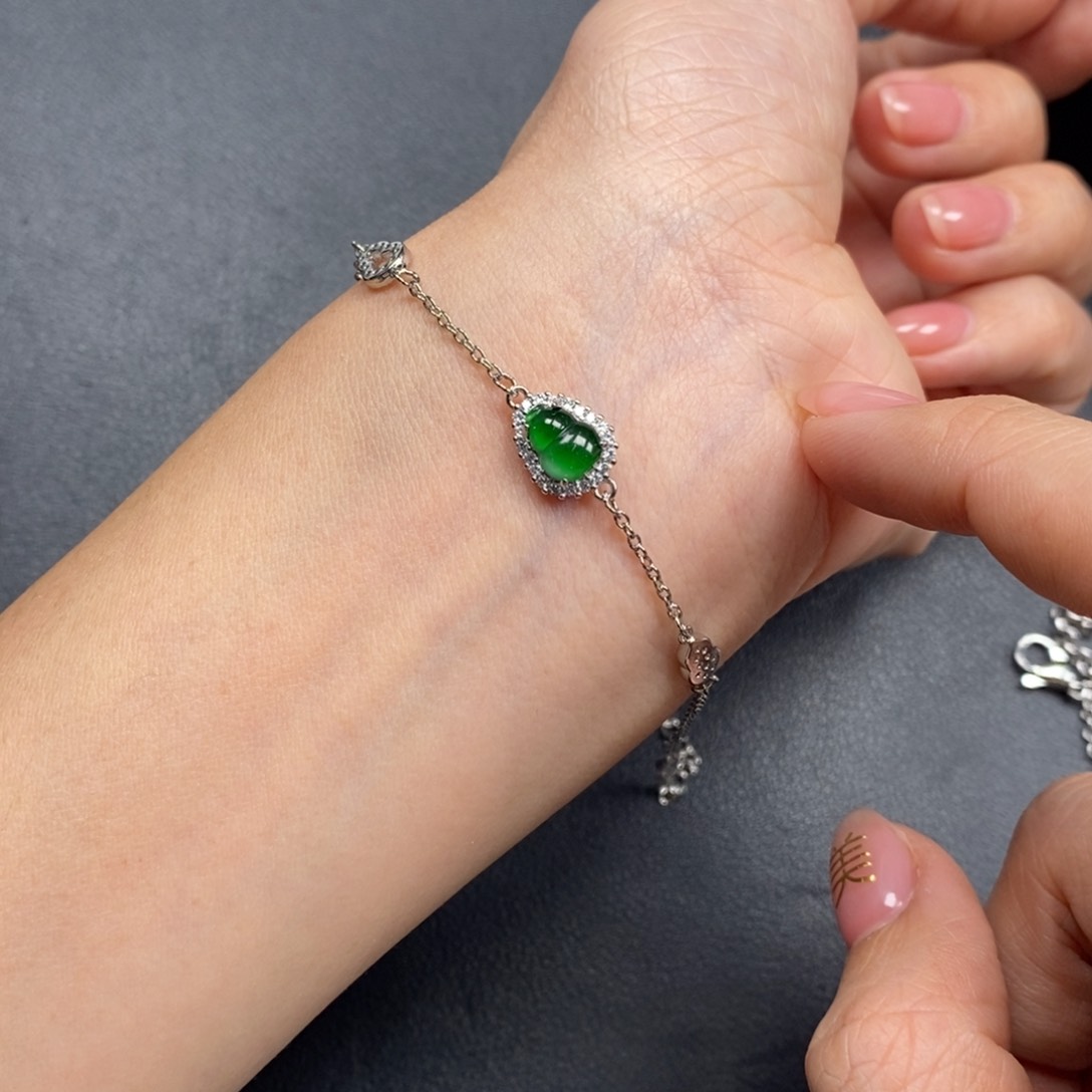 翡翠颈饰未镶嵌翡翠