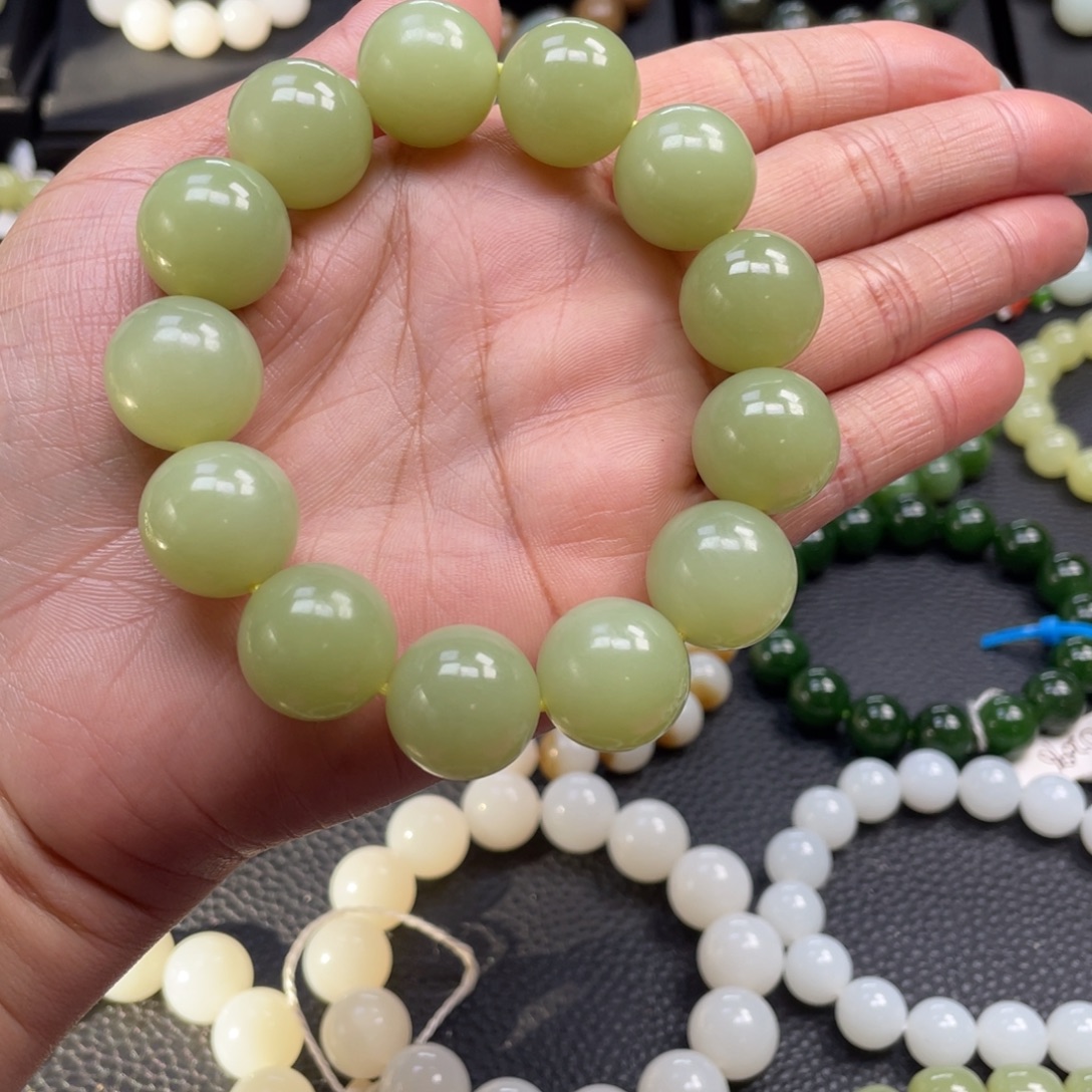 叶***茶和田玉未镶嵌手链