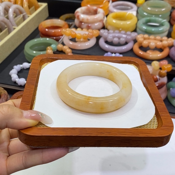 石英质玉未镶嵌手镯58