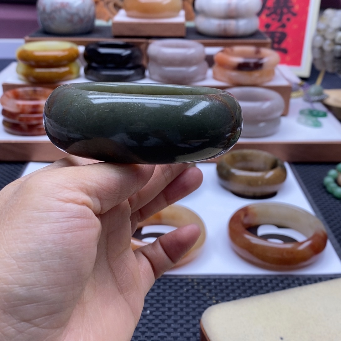 石英质玉手镯未镶嵌