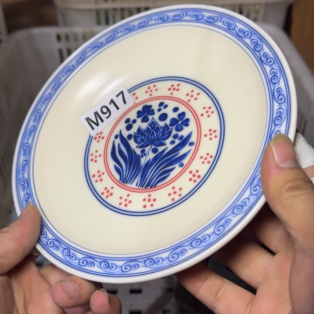 微瑕疵介意勿拍陶瓷器皿M.600