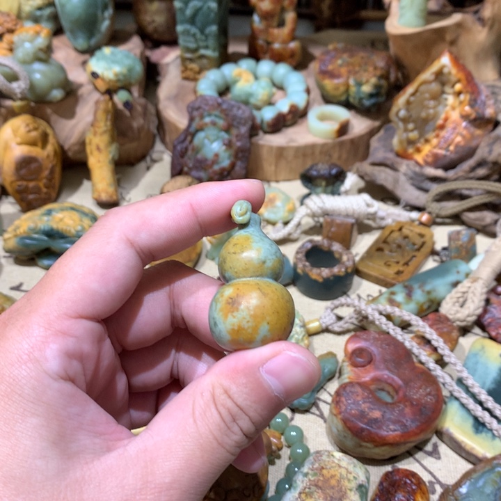 岫岩河磨玉（透闪石质玉）挂件未镶嵌