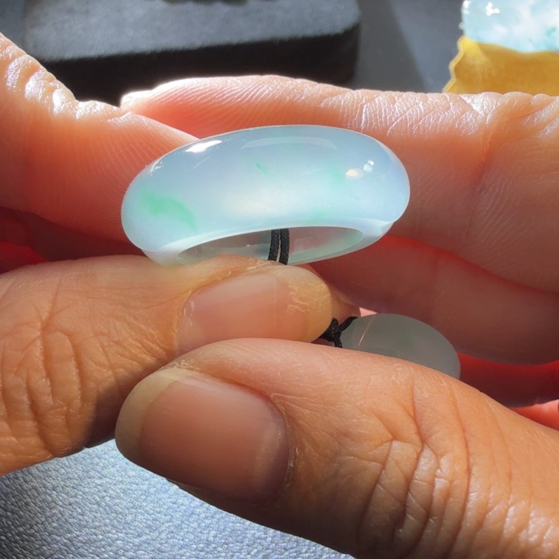 翡翠未镶嵌颈饰珠光宝气