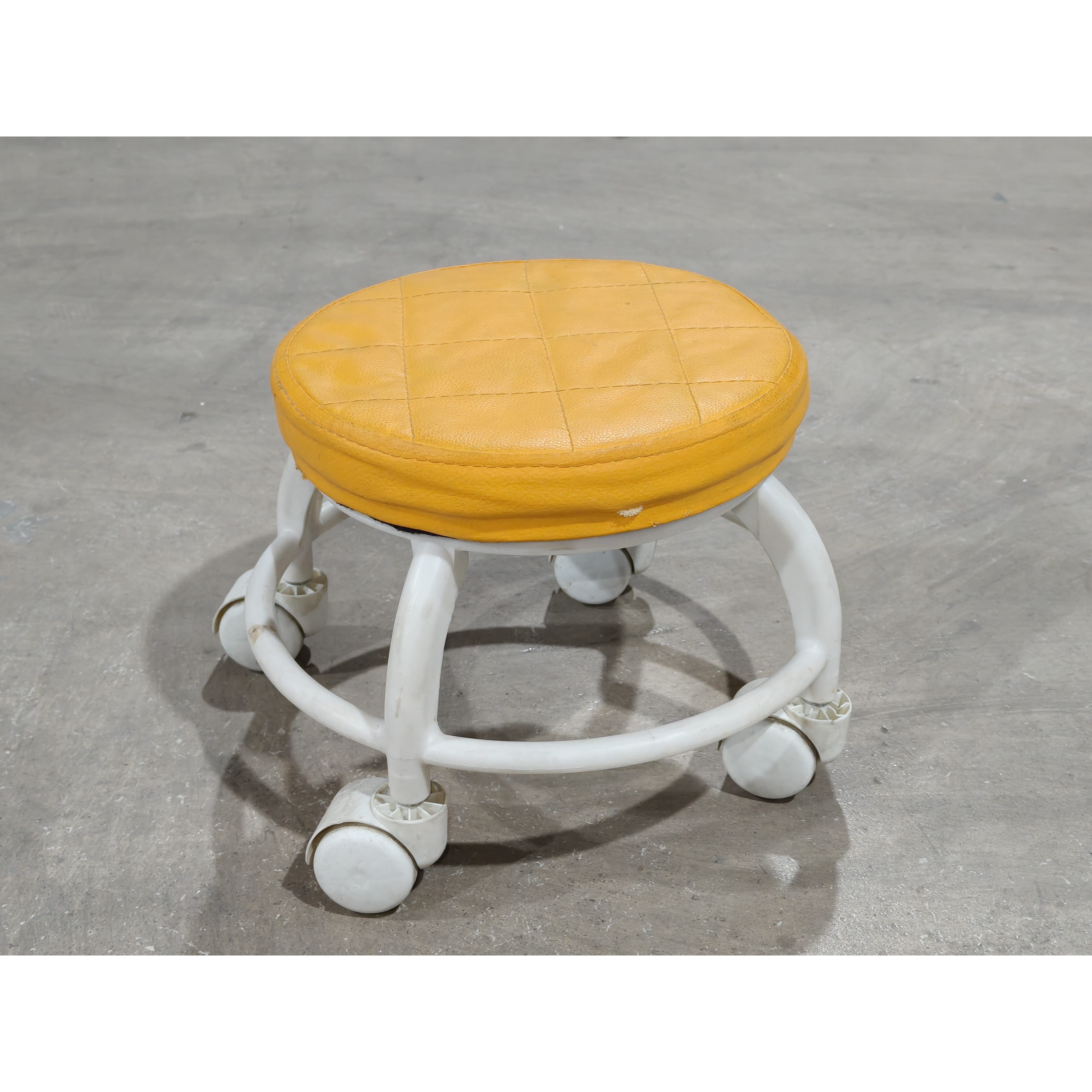 万向轮小圆凳-颜色随机发 KZ