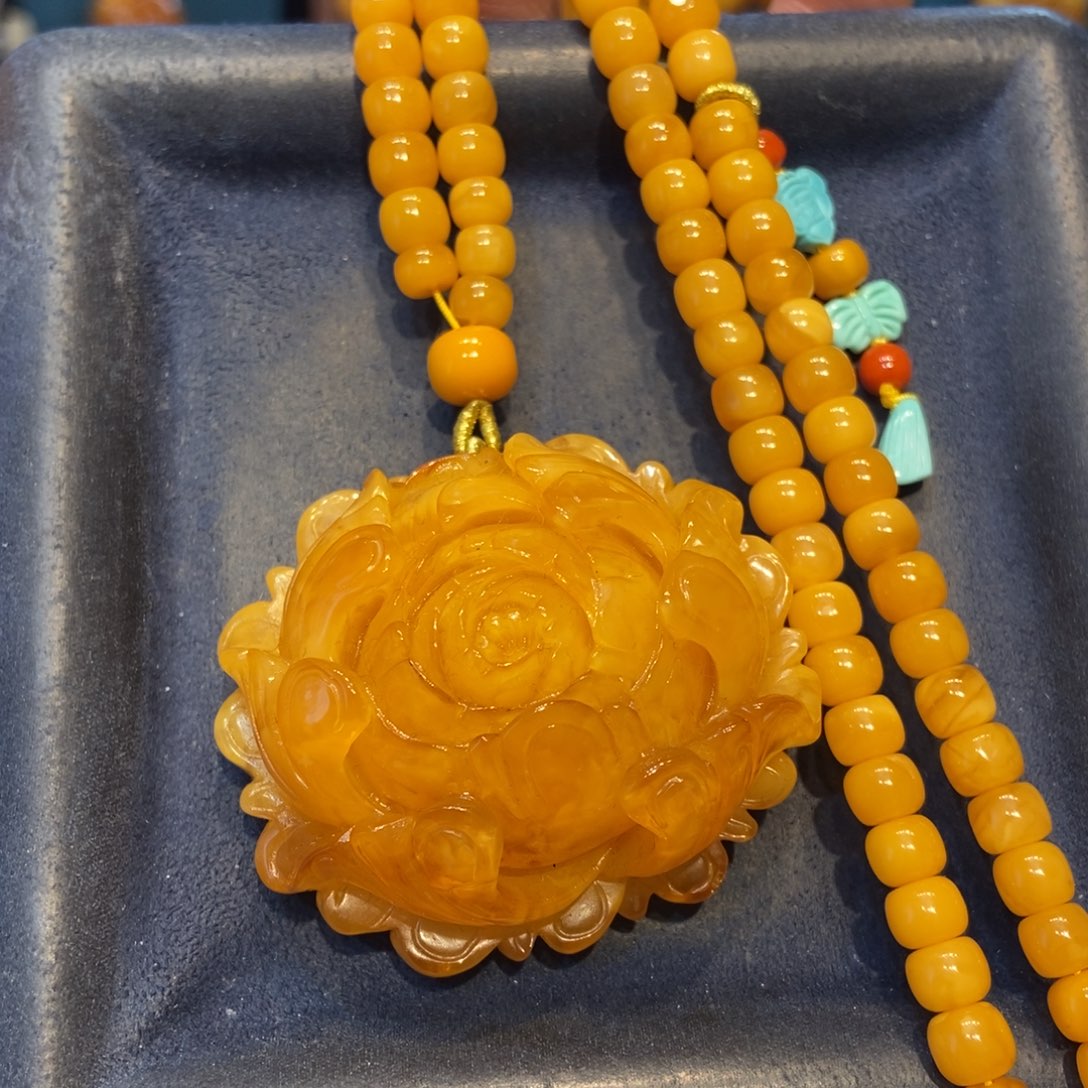 琥珀未镶嵌颈饰蜜蜡