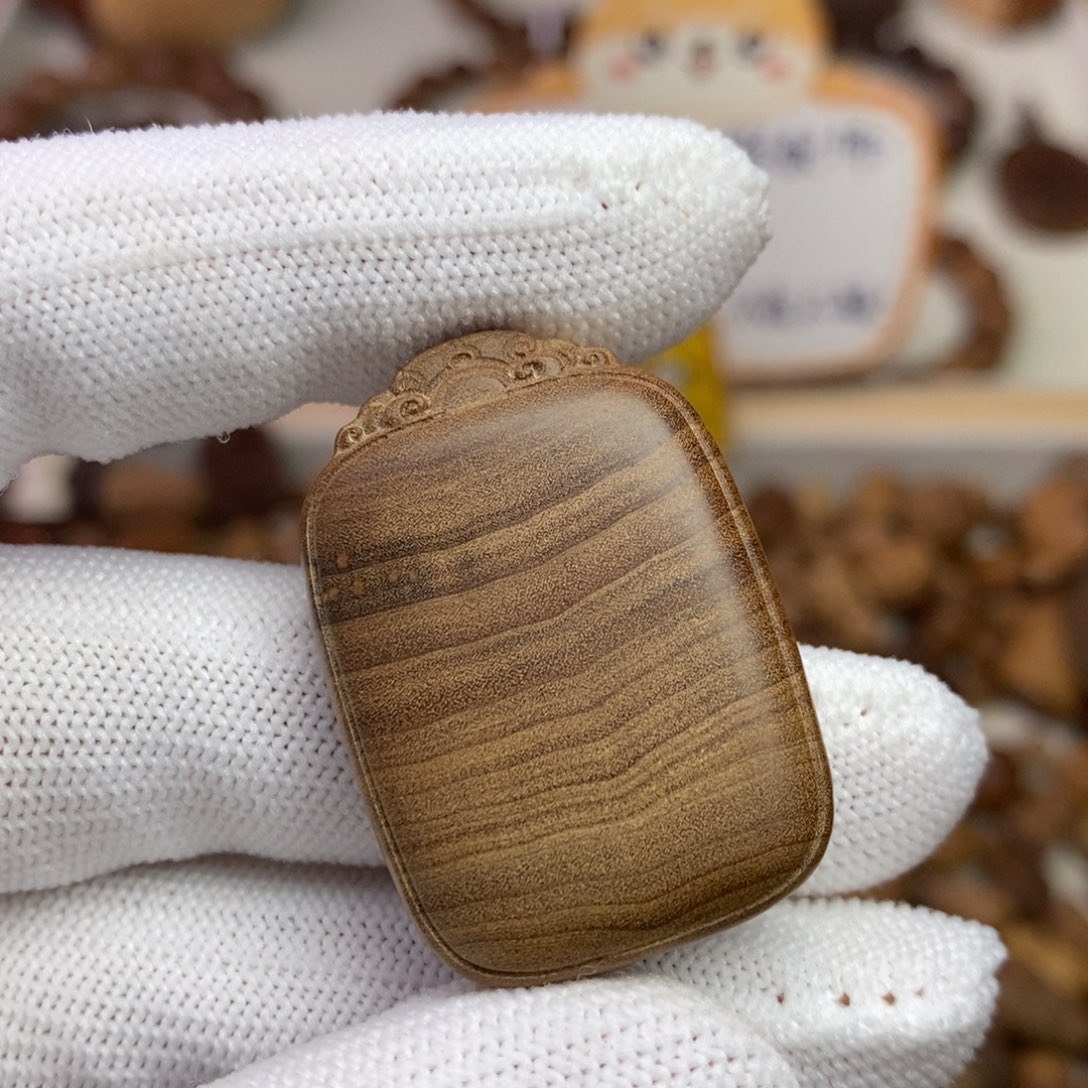 檀香木吊坠印度迈索尔老山檀2.5*3.5瑕疵无事牌