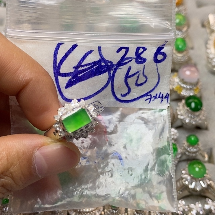 定制翡翠未镶嵌缅甸