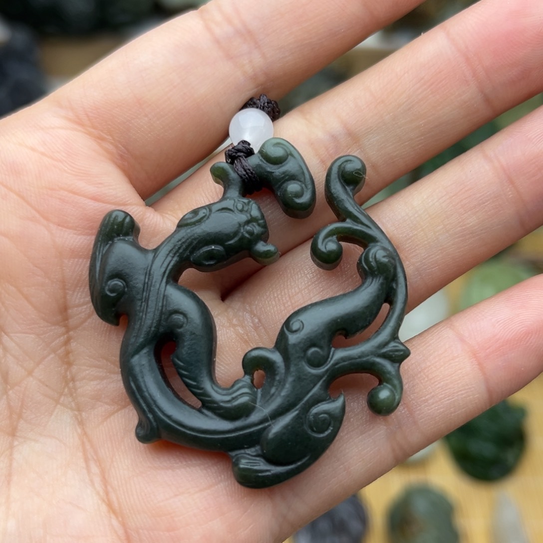 和田玉颈饰未镶嵌