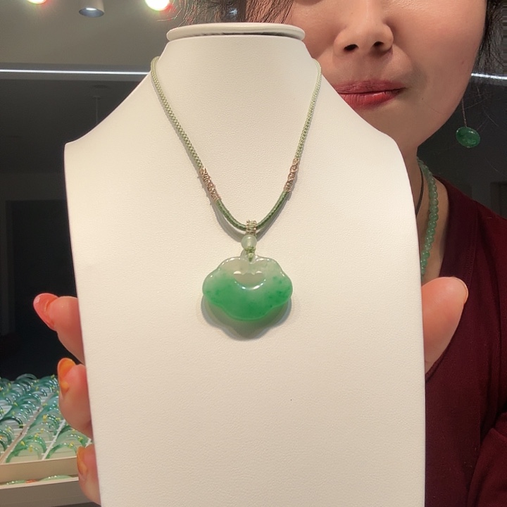 石英质玉未镶嵌颈饰
