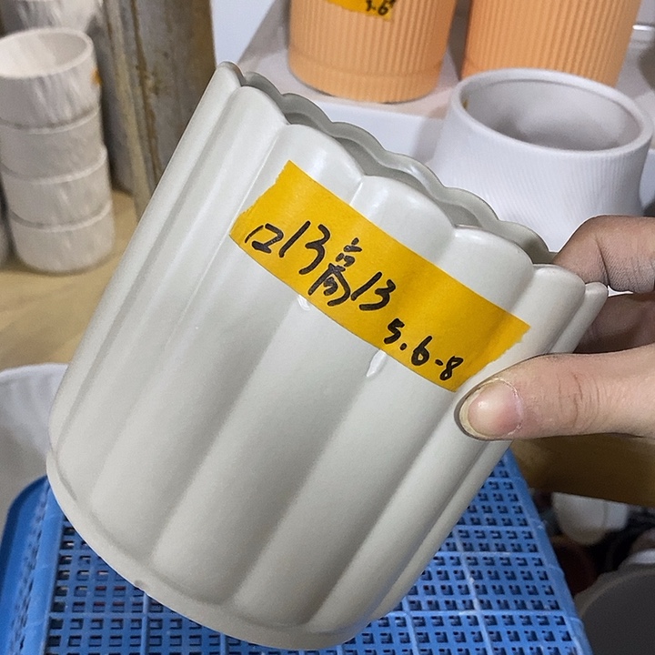 陶瓷花盆有孔 瑕疵介意勿拍 