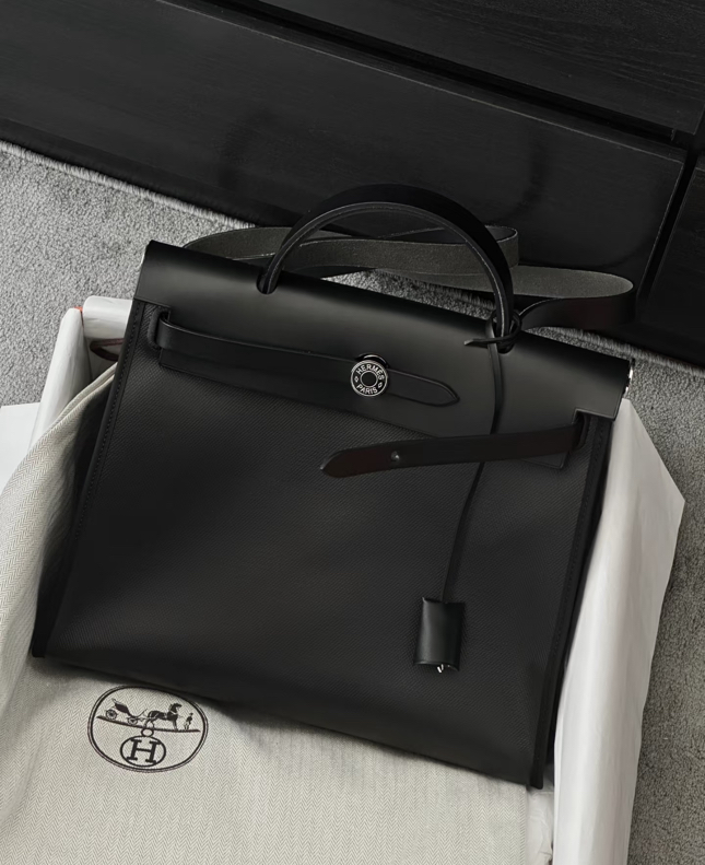 95新 Hermes/爱马仕 防雨布银扣herbag包 31 D刻 12526731 