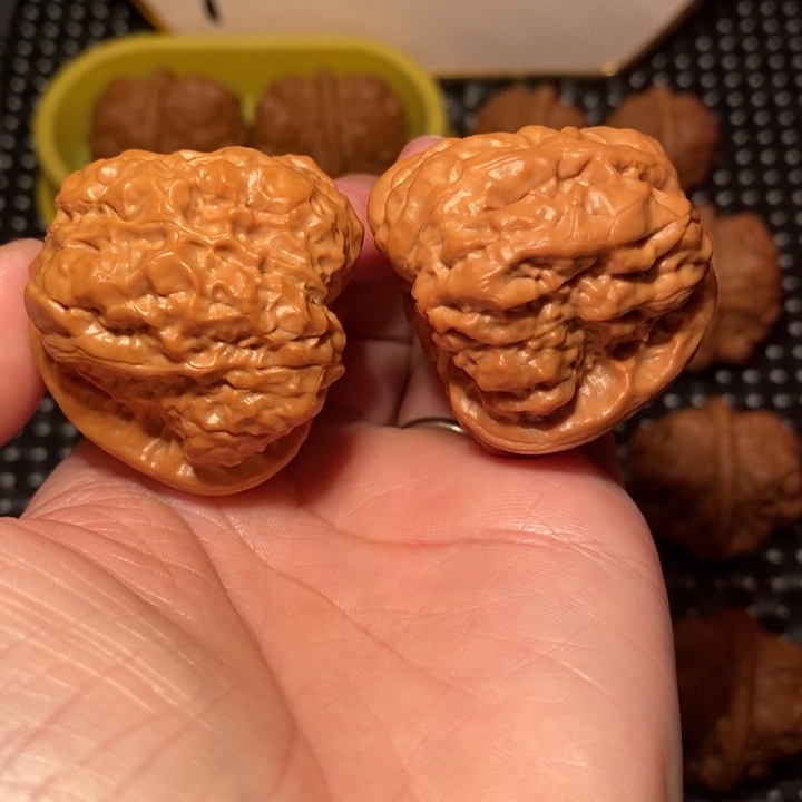 文玩核桃把件蟾形好小掐腰超大腿鱼籽纹