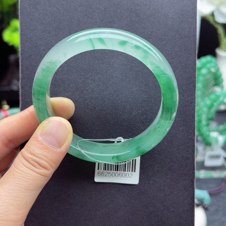 夏***菊石英质玉手镯未镶嵌