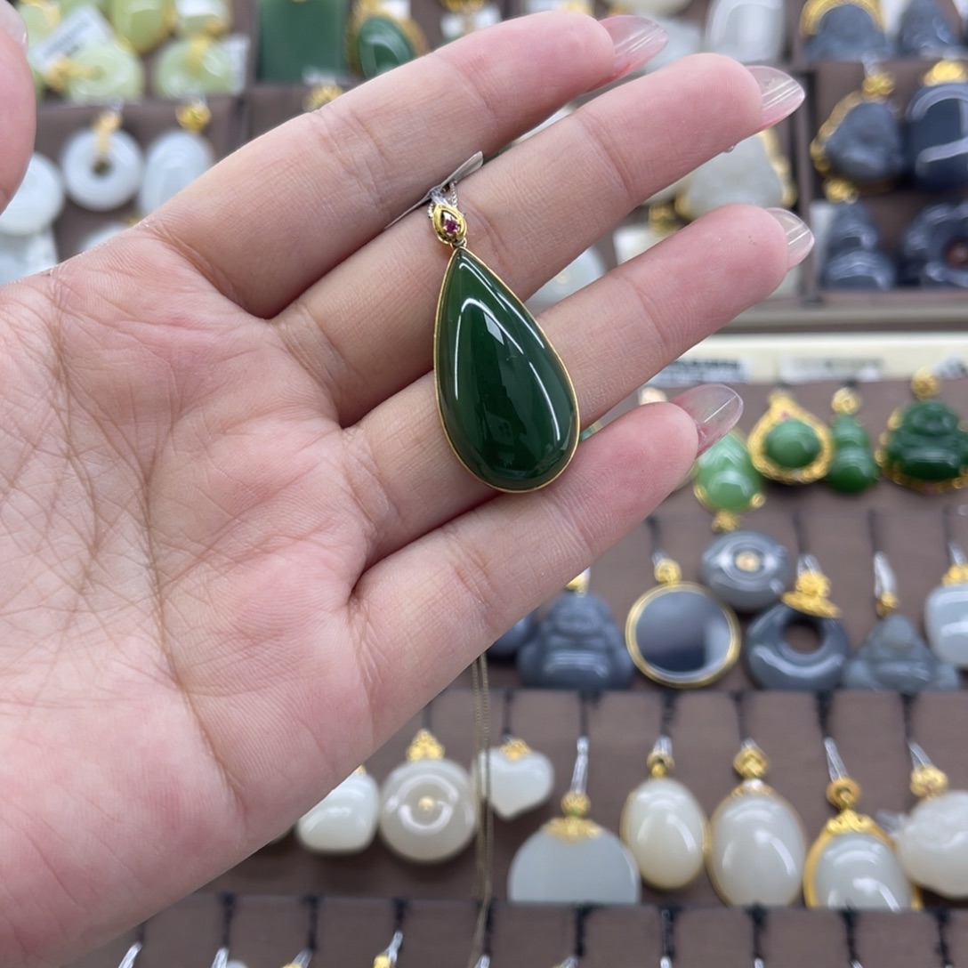 和田玉18K金镶嵌吊坠(赠链)