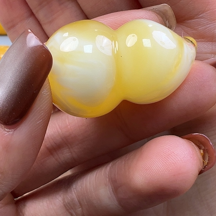 蜜蜡未镶嵌珠宝奇石