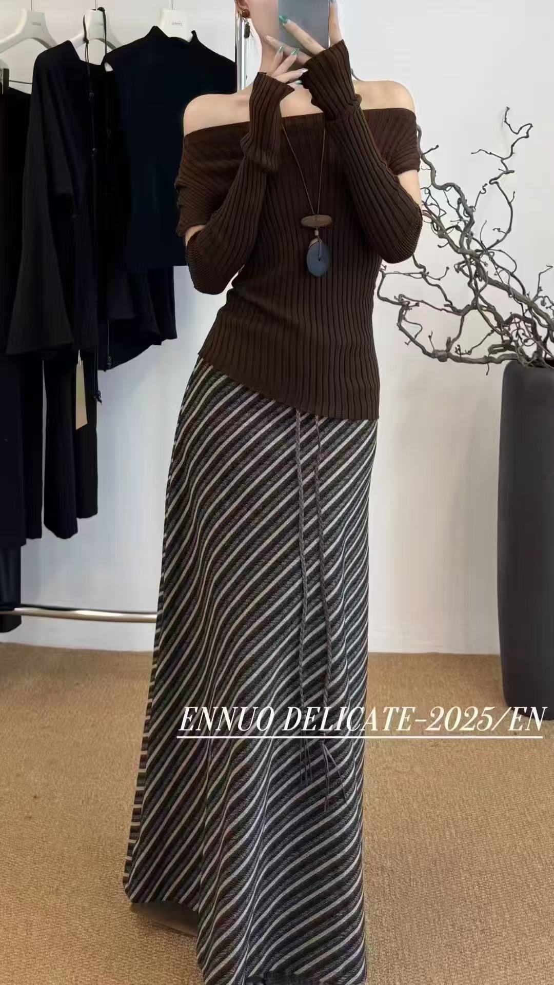 早秋韩版复古斜条纹显瘦A字长裙女时尚气质百搭高腰遮跨半身裙889