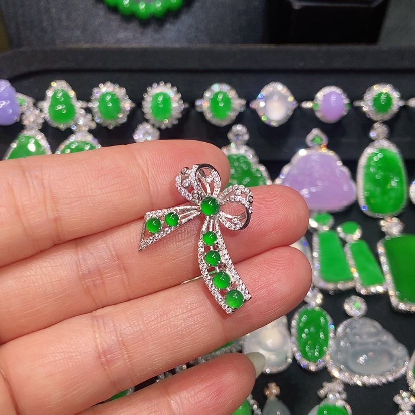 【闪购商品】翡翠颈饰未镶嵌天然翡翠