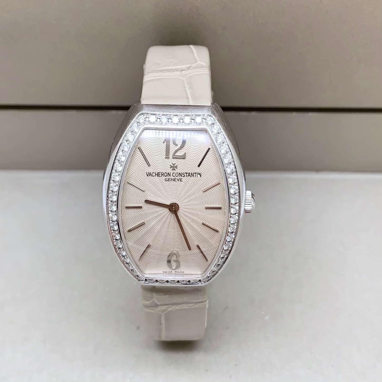 95新 Vacheron Constantin/江诗丹顿 18k金原钻27.5x37mm石英女表