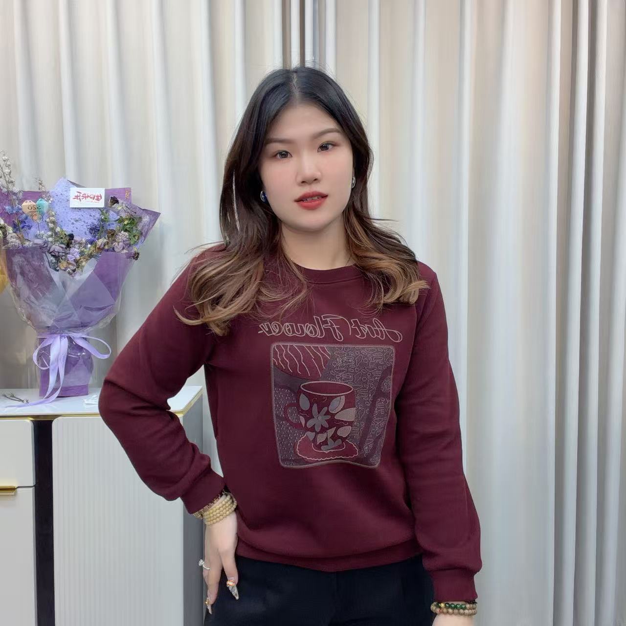 小鑫肝@圆领被子图案字母印花双面慕斯绒时尚百搭卫衣 9825