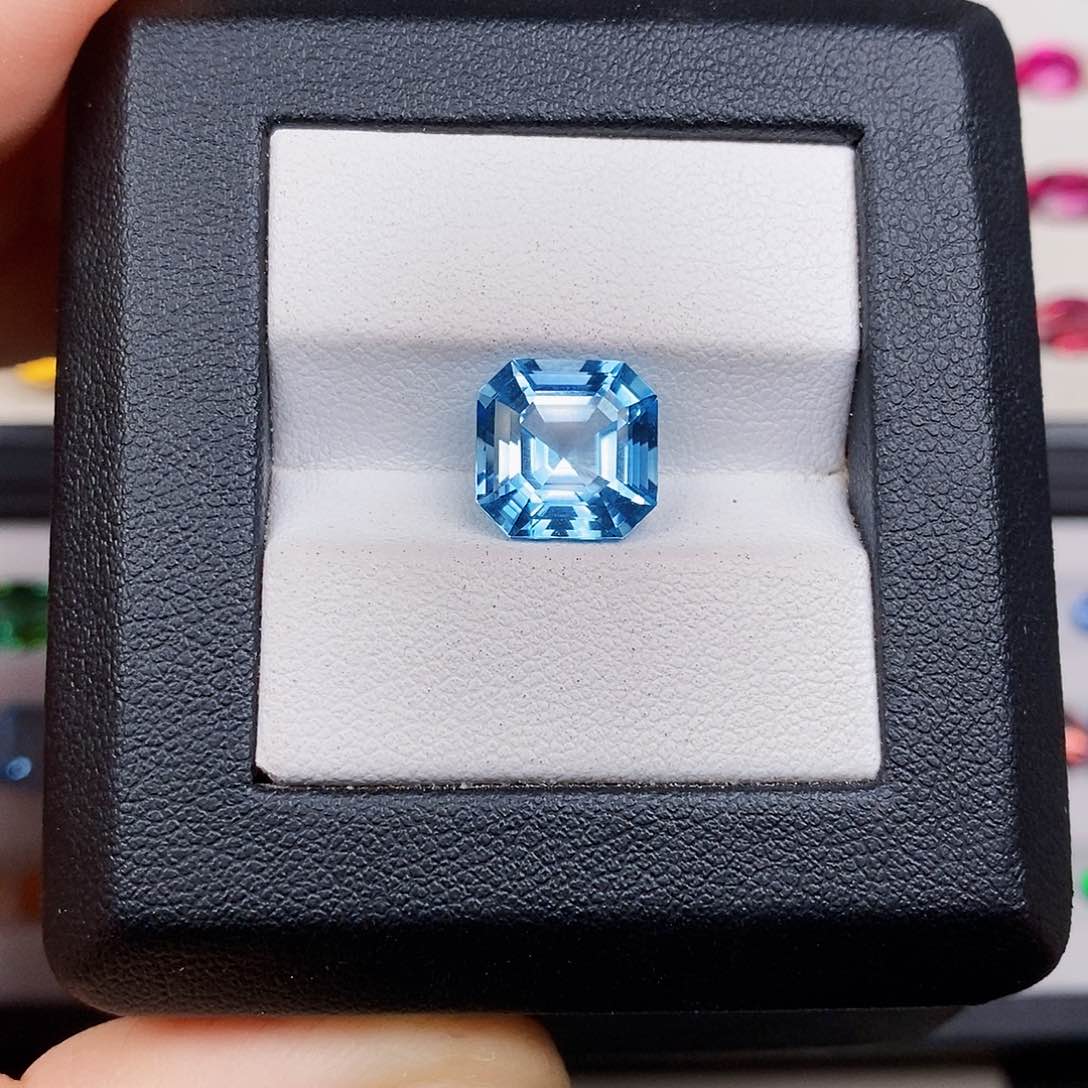 未镶嵌裸石托帕石6ct